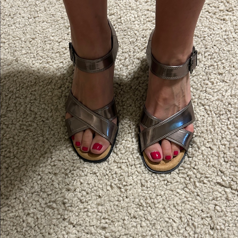 Clarks Women's Metallic Gun Metal Sandals - Picture 8 of 8